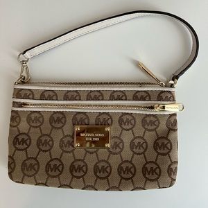 Micheal kors wristlet